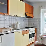 Appartement Stunning In With Wifi Pula