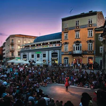 Apartamento Stunning In With Wifi