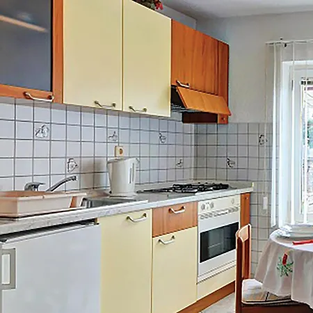 Lägenhet Beautiful In With Kitchen Pula