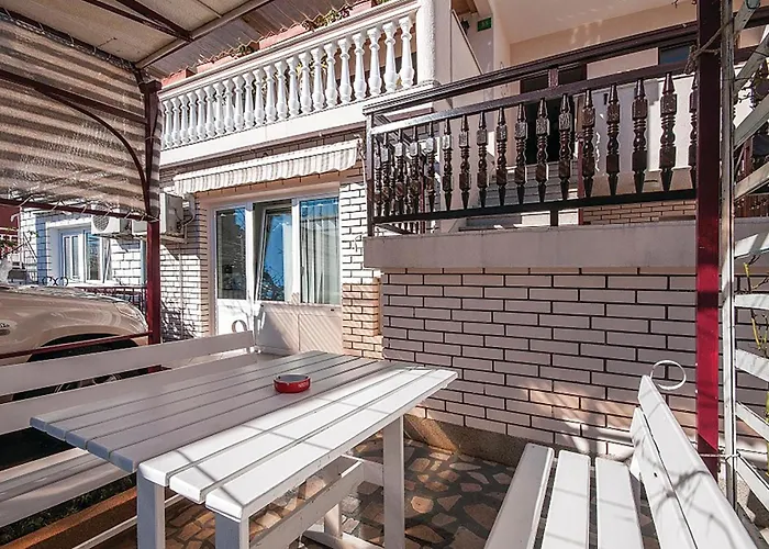 Stunning In With Wifi Apartment Pula