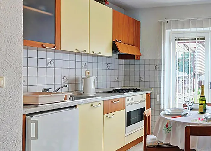 Apartment Stunning In With Wifi Pula